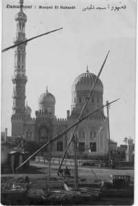 مسجد الحبشي وقام بإنشائه حسين باشا الحبشي في عشرينيات القرن الماضي والمسجد علي الطراز المملوكي